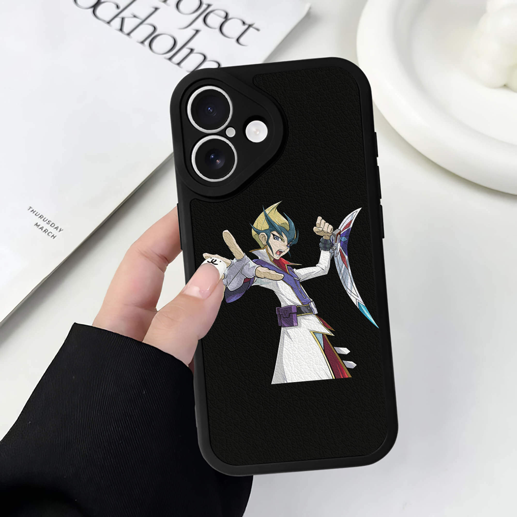 遊☆戯☆王 Yu-Gi-Oh! 【iPhone 16シリーズ対応】シリコンスマホケース（レザー調） 材質：シリコン